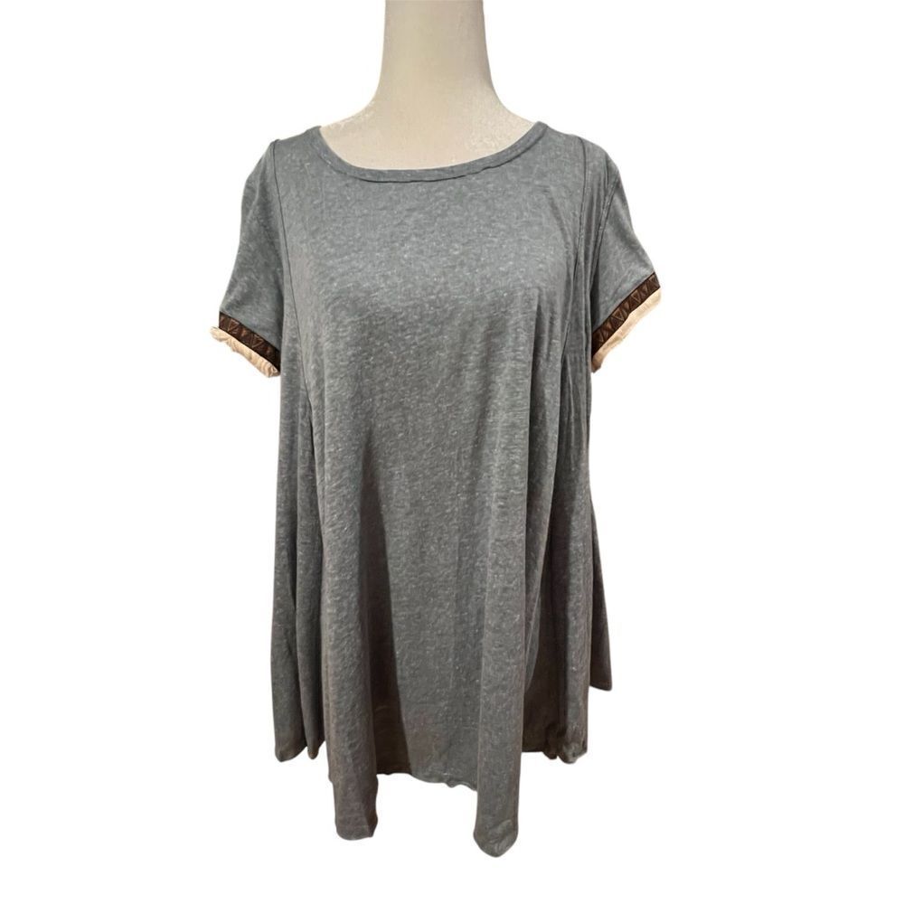 NWT women's Hayden la boho short sleeve top with keyhole back size medium